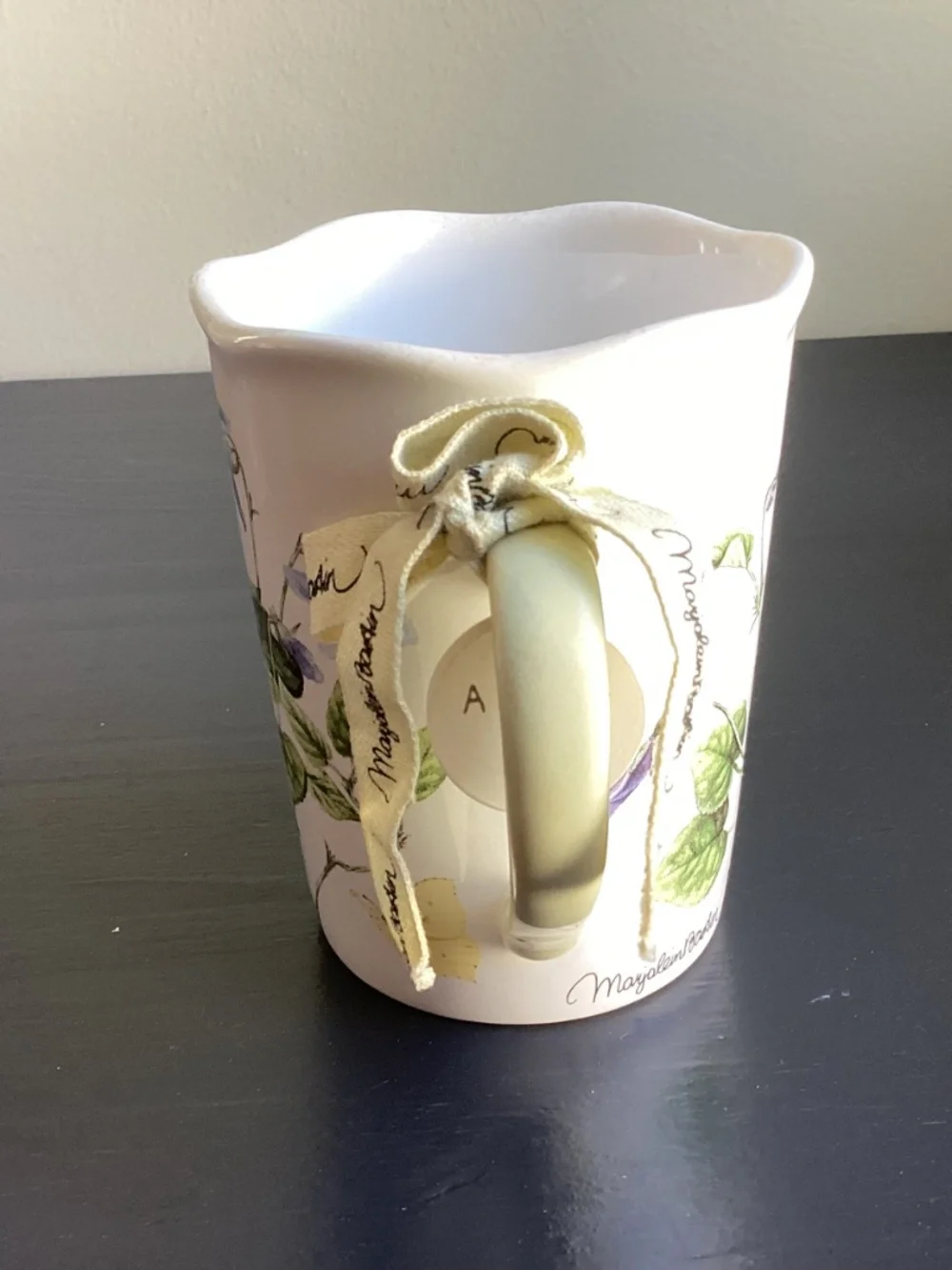 Hallmark Nature’s Sketchbook by Marjolein Basten  Mug “A mother is love” Charm